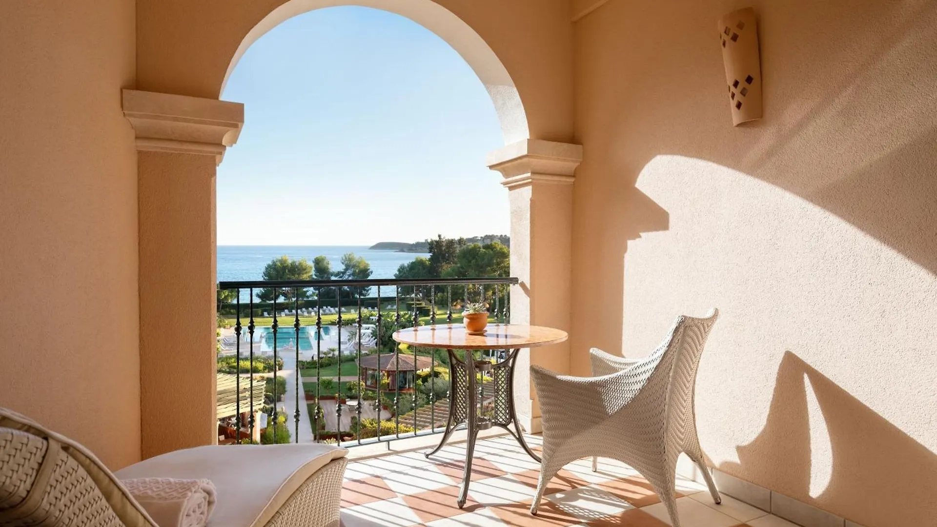 The St. Regis Mardavall Mallorca Resort Palma Nova  5*, Palma Nova (Mallorca)